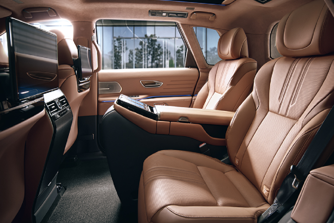 Toyota presenta su vehículo más lujoso, el SUV Century