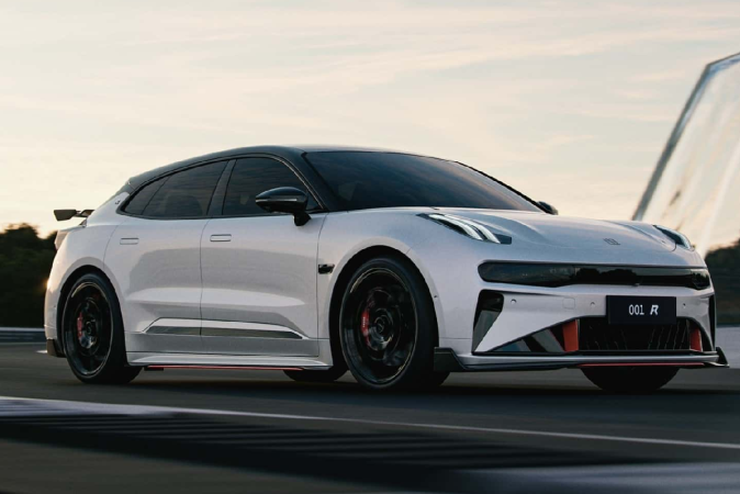 Zeekr 001 FR pretende ser el rival del Model S Plaid