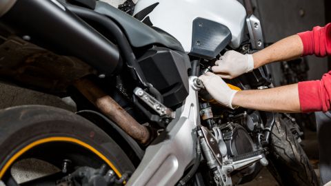 Por qué mi moto se apaga al hacer los cambios