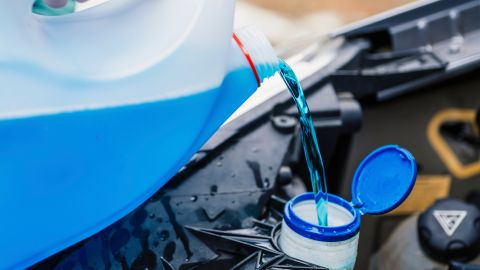 Qué tipo de agua se debe usar para el limpiaparabrisas