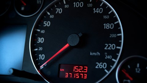 Cuáles son los autos de segunda mano en los que más se manipula el cuentakilómetros