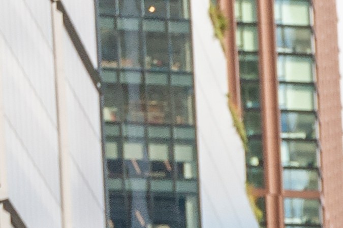 Huelga de trabajadores de Ford y GM se amplía a más de 25,000 trabajadores