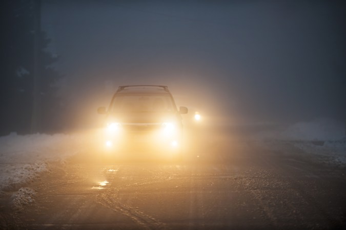 ¿Qué luz es mejor para la niebla: blanca o amarilla?