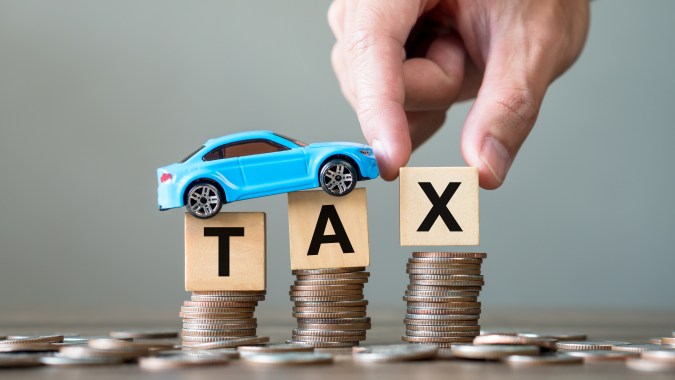 ¿Cómo pagar los taxes del carro?