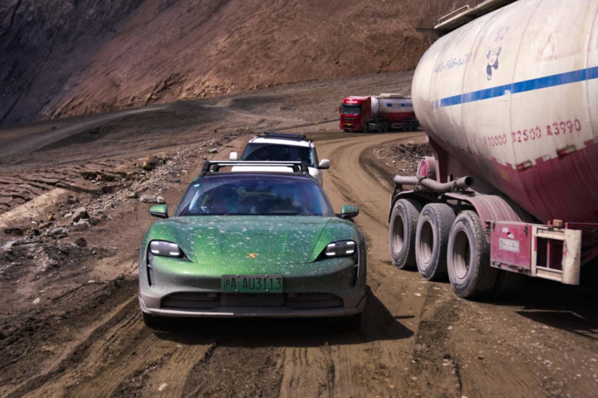 Porsche Taycan se convierte en el auto eléctrico que más altura ha subido en el mundo