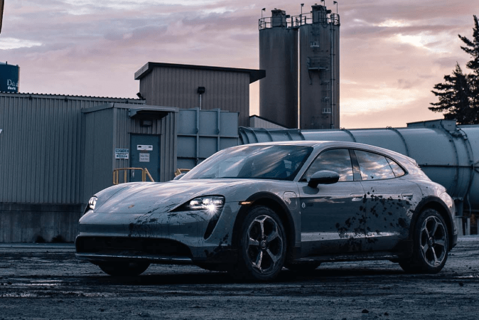 Porsche Taycan se convierte en el auto eléctrico que más altura ha subido en el mundo