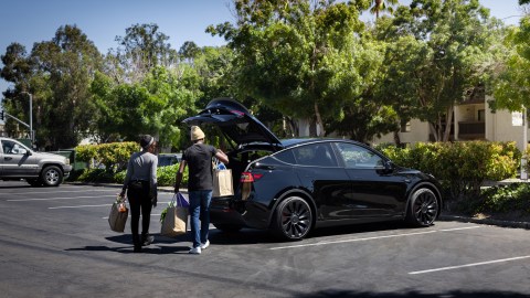 cuanto cuesta rentar un tesla en usa