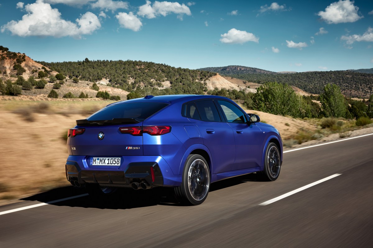 BMW X2.