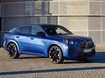 BMW X2.