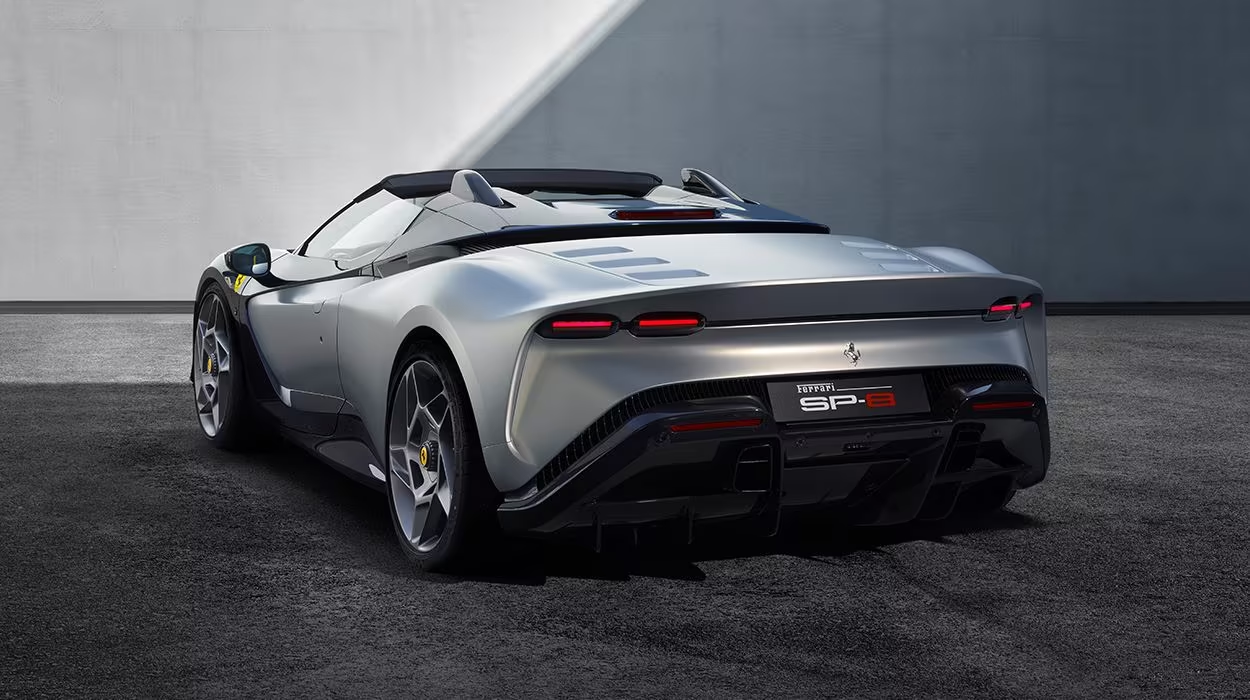 Ferrari muestra un adelanto del SP-8 descapotable, una máquina única