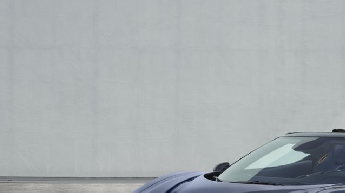 Ferrari muestra un adelanto del SP-8 descapotable, una máquina única