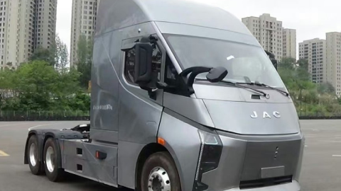 ¿Un clon del Tesla Semi? Conoce el prototipo de este camión eléctrico chino