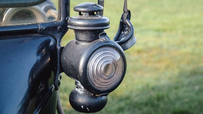 Curiosidades que no conocías de los faros de tu auto