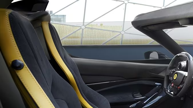 Ferrari muestra un adelanto del SP-8 descapotable, una máquina única