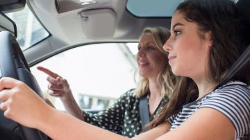 restricciones para conductores menores de 18 años en Illinois
