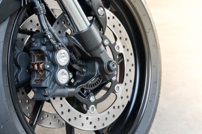 Cómo reconocer si una moto tiene ABS