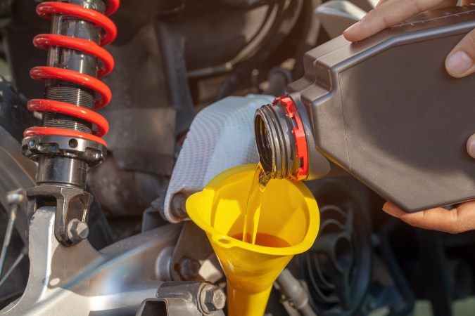 que el auto está quemando aceite