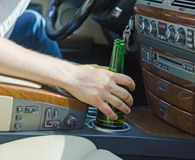 cerveza en el auto