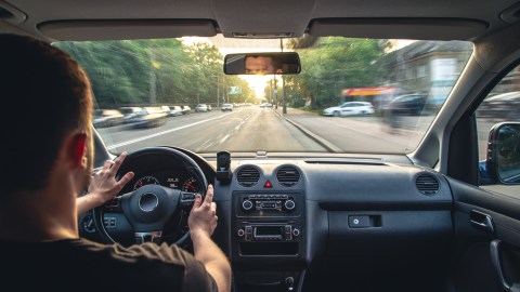 Aumenta la autonomía de tu auto con estos trucos