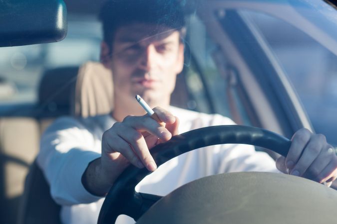 курение в автомобиле