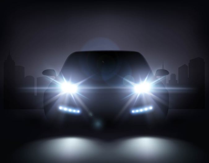 Cómo alinear los faros del carro