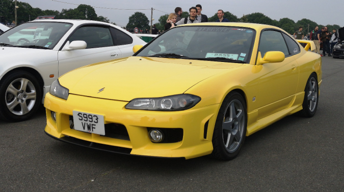 Nissan busca vender un deportivo eléctrico económico para jóvenes de veinte años