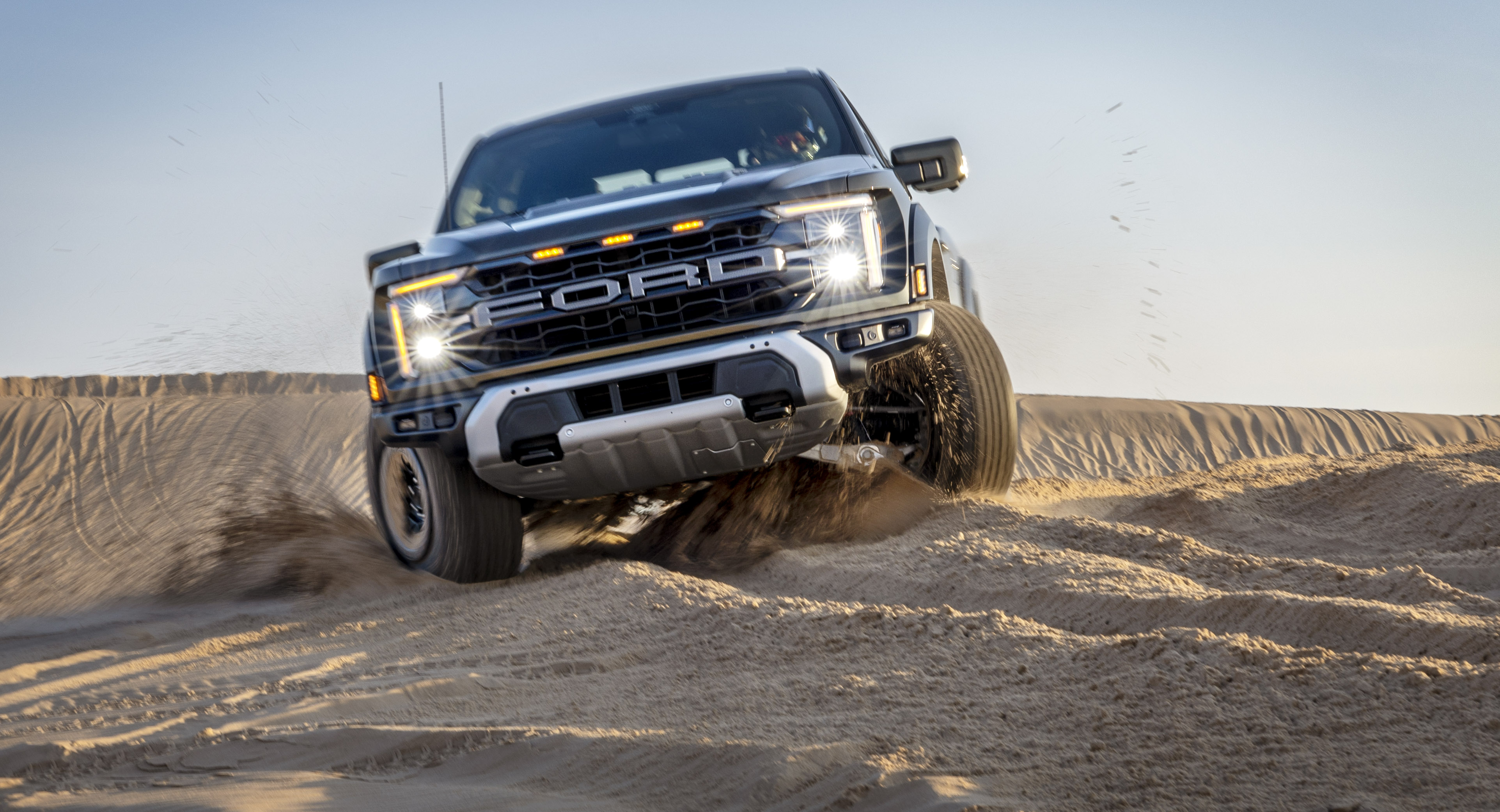 Ford F-150 Raptor 2024.