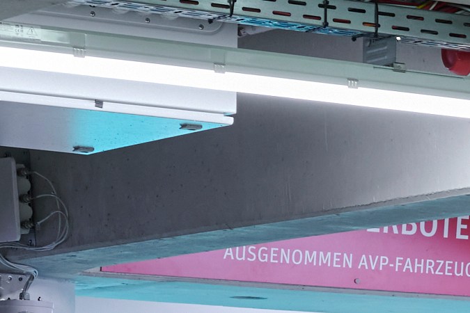 mercedez benz se parkea solo