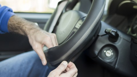 Cómo elegir la mejor funda para el volante de tu auto