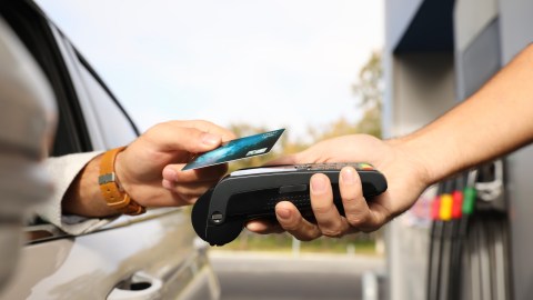 Cuál es el mejor día para cargar combustible