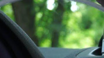 Cómo limpiar los ductos del aire acondicionado del carro con espuma