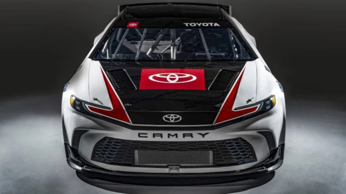 Toyota reveló el nuevo Camry para competir en Nascar