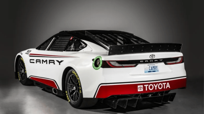 Toyota reveló el nuevo Camry para competir en Nascar