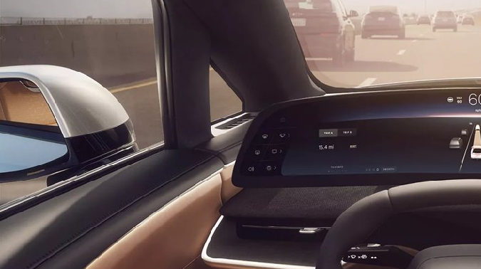 Lucid presentó el SUV de lujo Gravity con autonomía de 440 millas