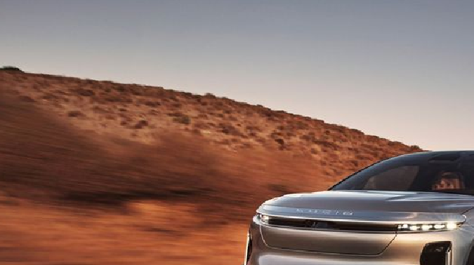 Lucid presentó el SUV de lujo Gravity con autonomía de 440 millas