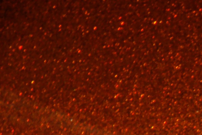 Cómo reconocer si la pintura de tu auto es metálica o perlada