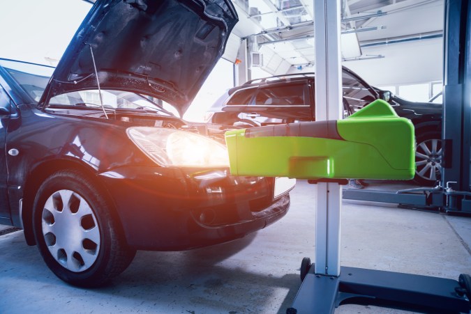 ¿Qué pasa cuando las luces del carro no se apagan?