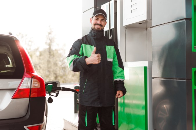Por qué sube y baja el precio de la gasolina en Florida