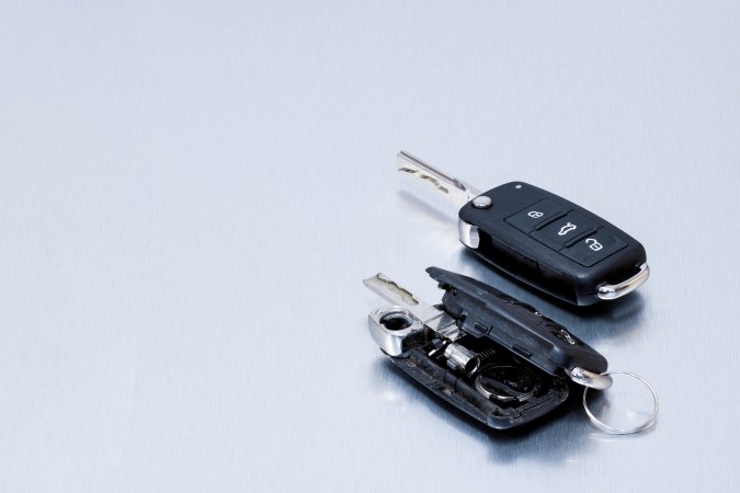 lugares donde hacen llaves para autos