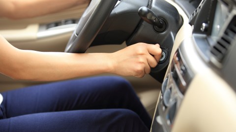 Por qué el switch de mi carro gira pero no arranca