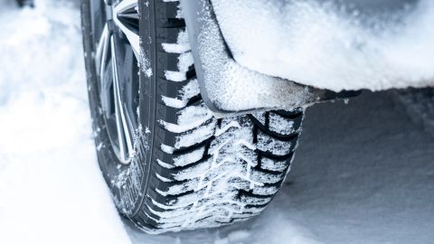 ¿Es segura la tracción trasera en la nieve?