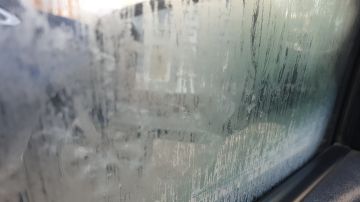 Cómo evitar que se empañen los vidrios del auto cuando llueve