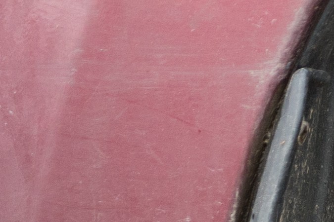 ¿Es más peligroso reventar la rueda trasera o la delantera?