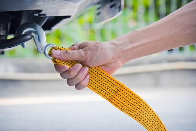 Tirón para jalar carros: tipos de remolque, opciones y precios