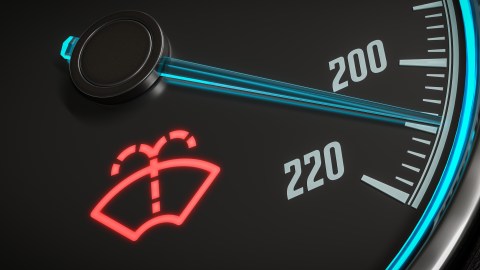 Qué significa Low Washer Fluid: ¿Por qué aparece en el tablero del auto?