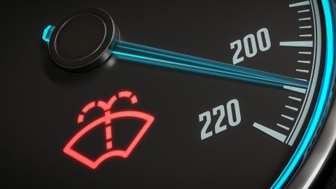 Qué significa Low Washer Fluid: ¿Por qué aparece en el tablero del auto?