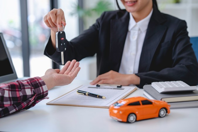 como se endosa un titulo de carro americano