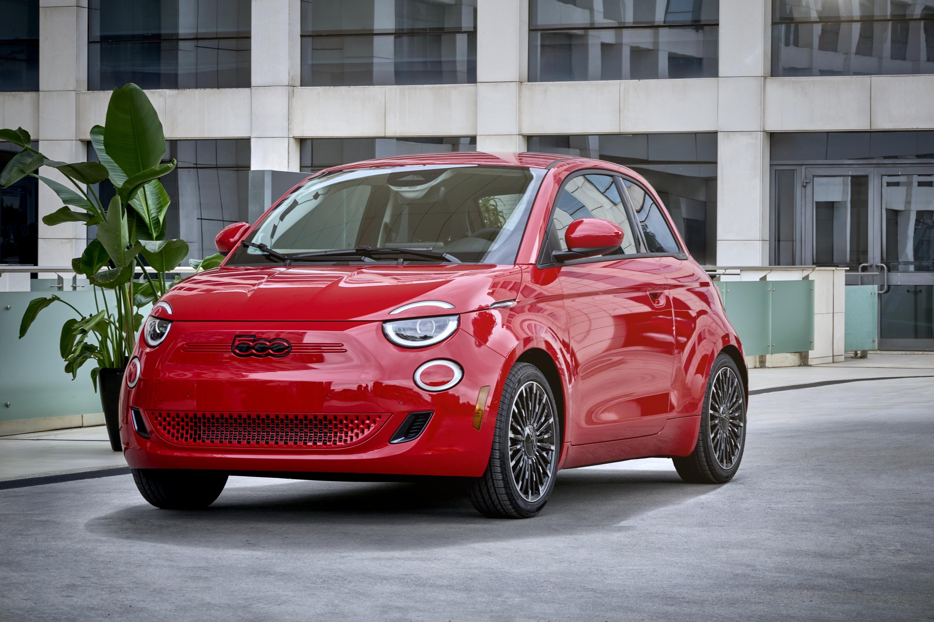 100 por ciento italiano, 100 por ciento eléctrico: el totalmente nuevo FIAT 500e 2024