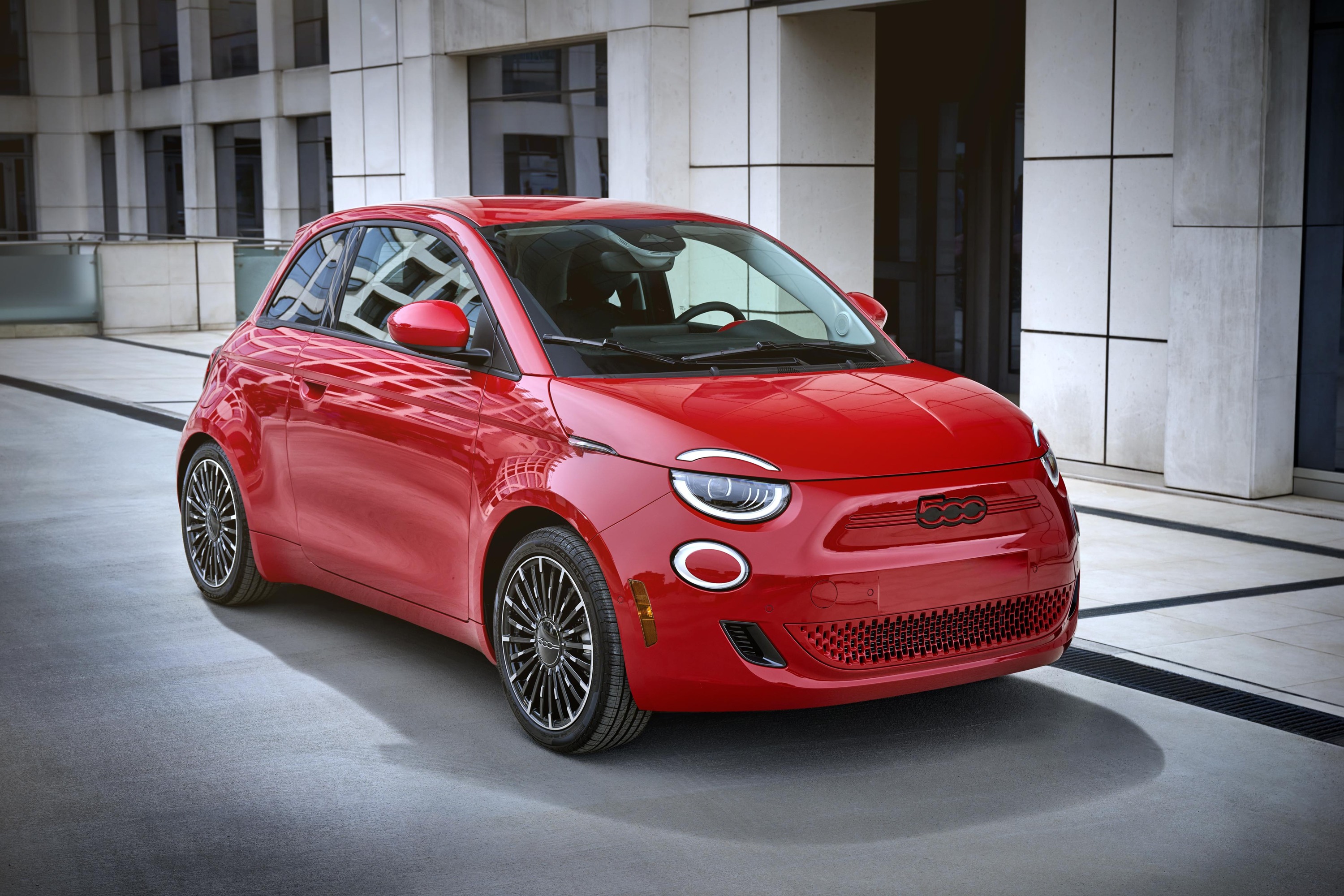 100 por ciento italiano, 100 por ciento eléctrico: el totalmente nuevo FIAT 500e 2024