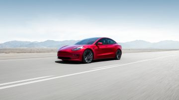 ¿Cuántas millas dura la carga de un Tesla?